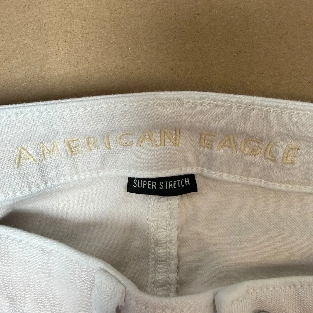 American Eagle Denim‎ Shorts Women 6 White Excellent Hi-Rise Shortie Distressed